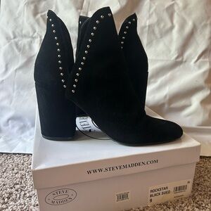 Steve Madden size 9 black suede booties.